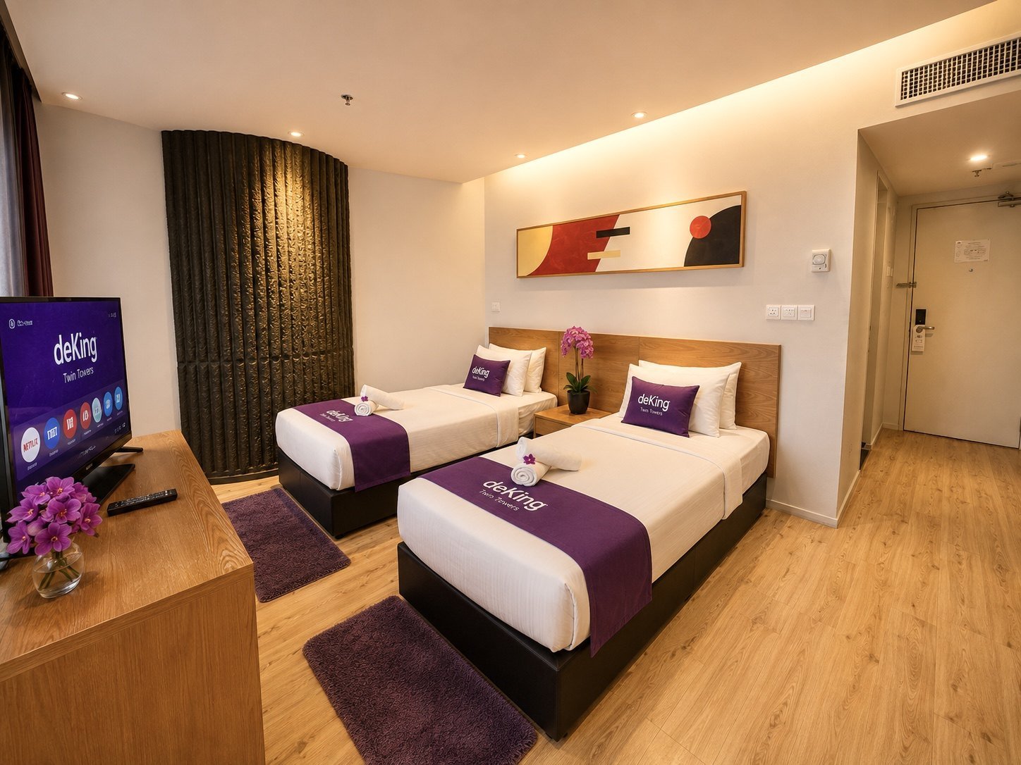 Deluxe Twin City View room at deKing Hotel KLCC with two twin beds